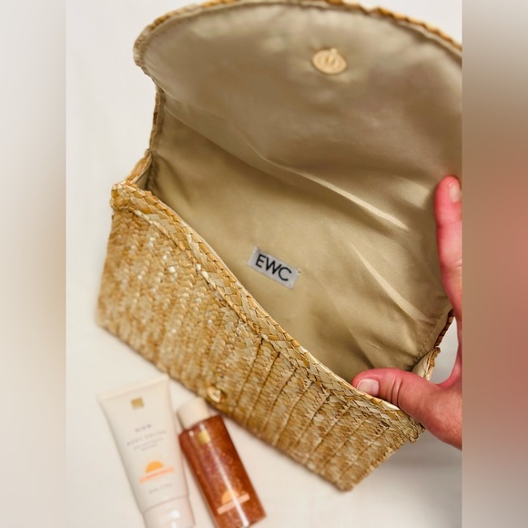 EWC Summer Oasis Travel Kit with Body Polish & Shimmer Body Oil. Brand New - Picture 7 of 9